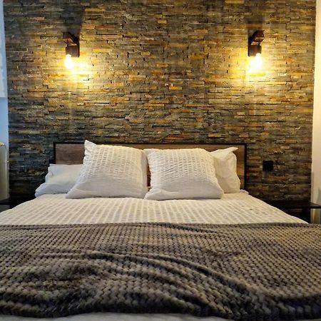 Au Bonheur Des Ruelles Bed & Breakfast Монпазие Екстериор снимка