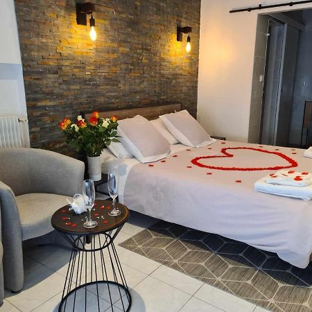 Au Bonheur Des Ruelles Bed & Breakfast Монпазие Екстериор снимка