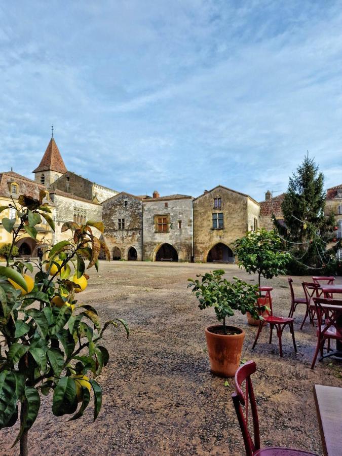 Au Bonheur Des Ruelles Bed & Breakfast Монпазие Екстериор снимка