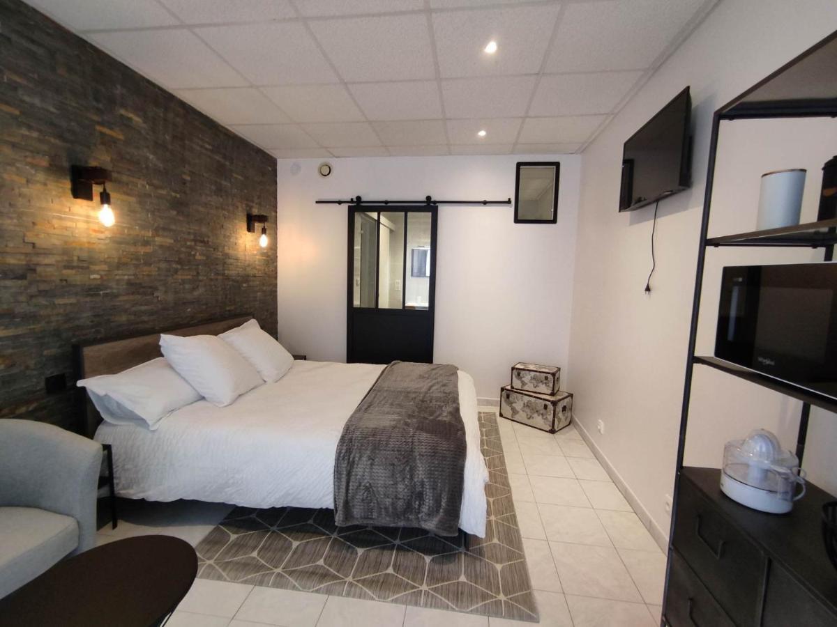 Au Bonheur Des Ruelles Bed & Breakfast Монпазие Екстериор снимка