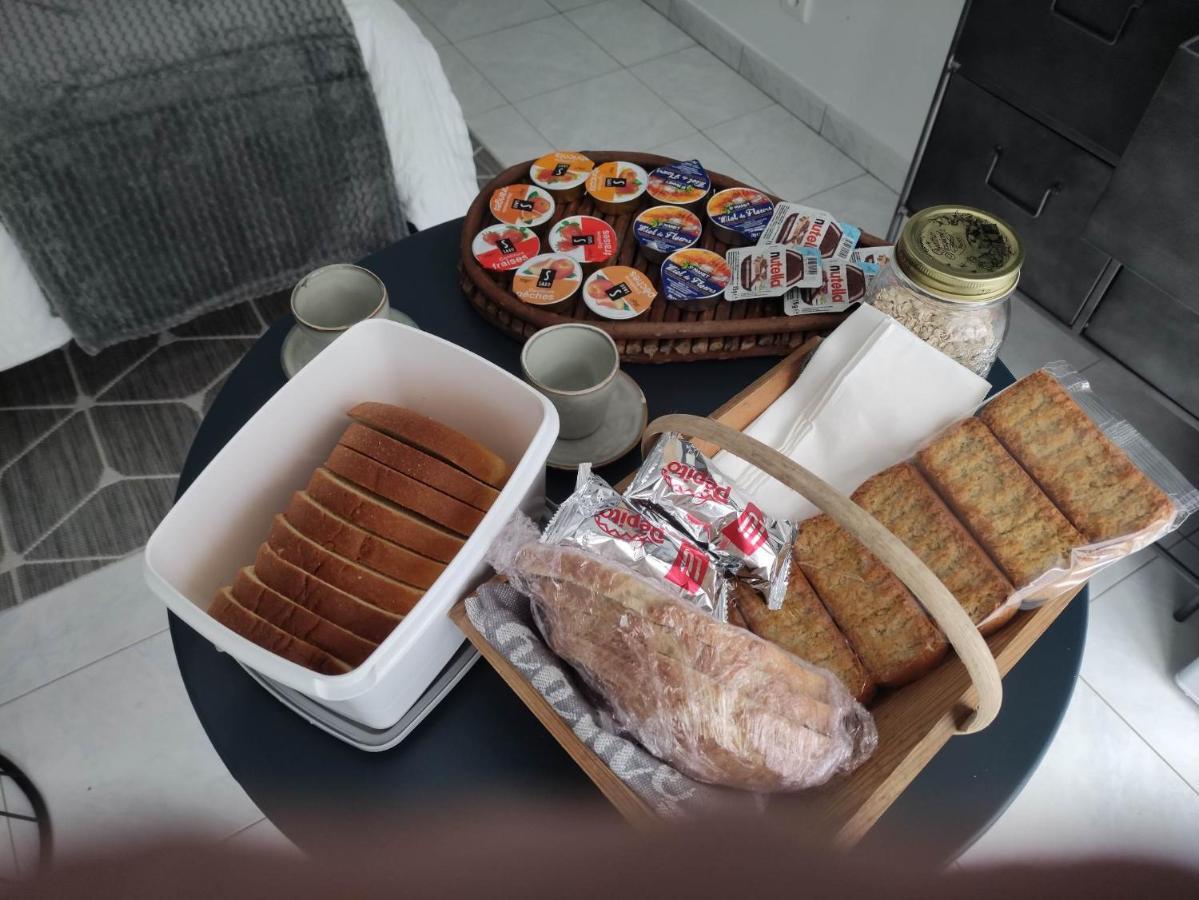 Au Bonheur Des Ruelles Bed & Breakfast Монпазие Екстериор снимка