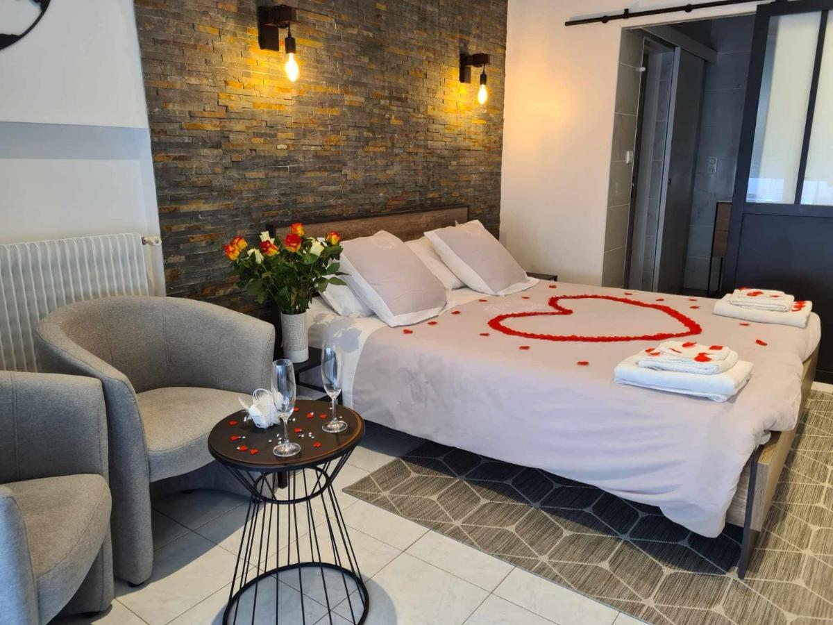 Au Bonheur Des Ruelles Bed & Breakfast Монпазие Екстериор снимка